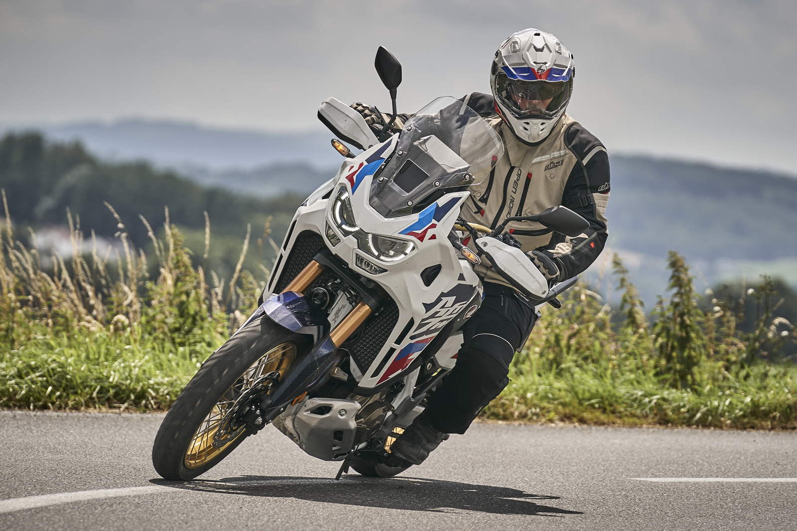 Honda Africa Twin CRF 1100 vs Moto Guzzi Stelvio